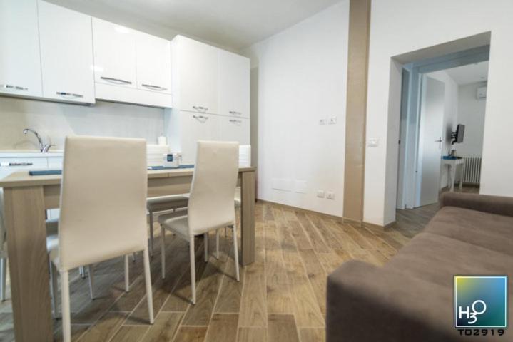 H3O Lago Di Garda Desenzano del Garda Habitación foto